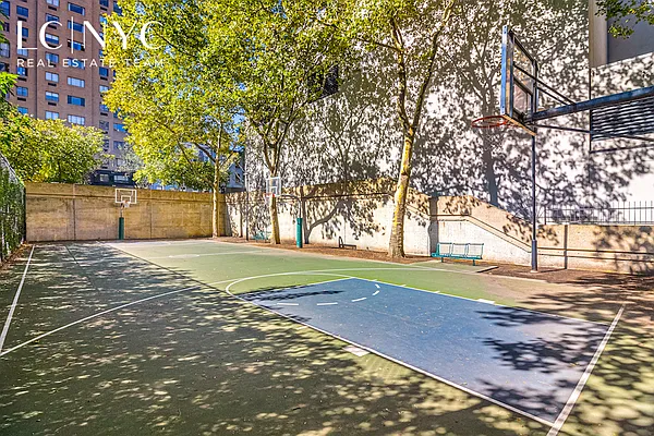 Rented by Keller Williams NYC | media 29