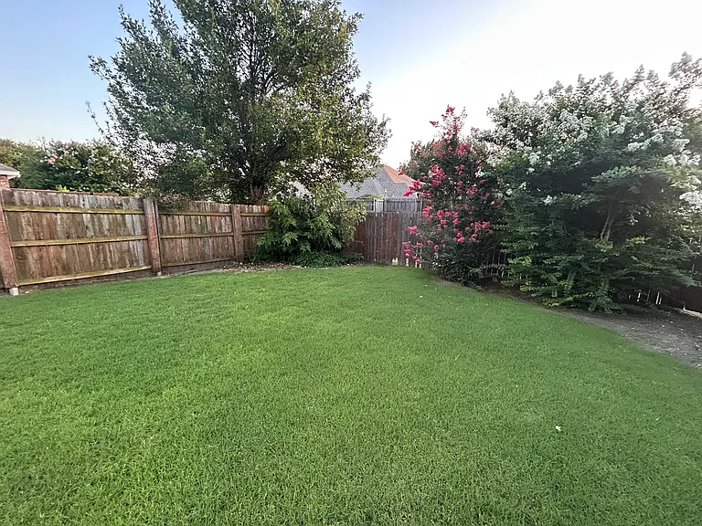 8161 Durham Dr — Photo 13