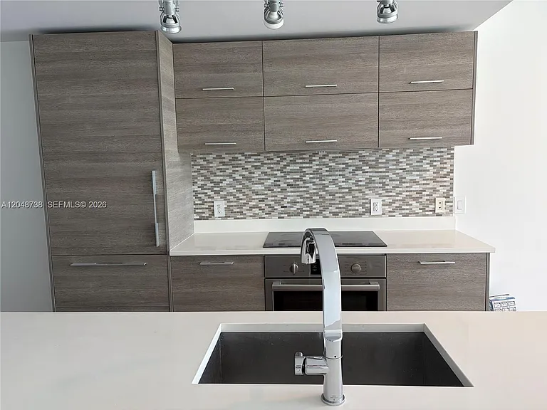 650 NE 32nd St #802 — Photo 6