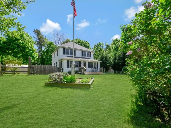 44 Southfield Road, Baiting Hollow, NY 11933