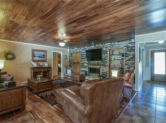 2nd image of 2200 Oak Forest Ct