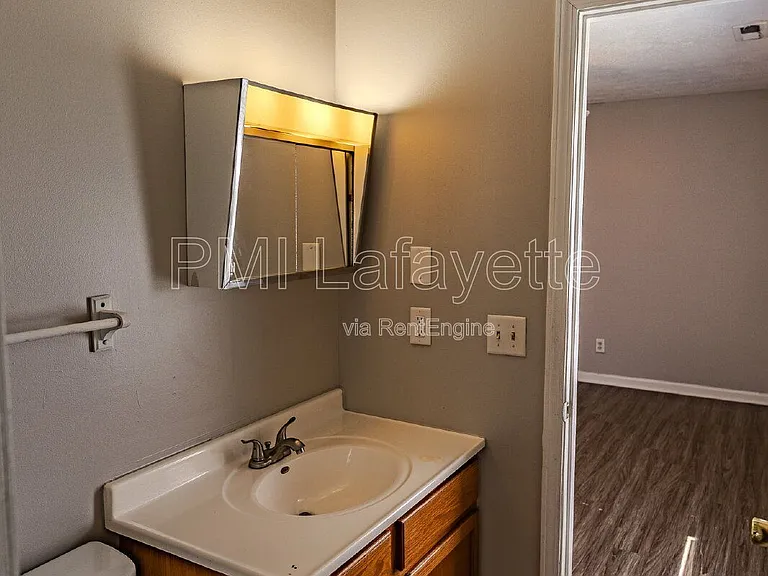 821 Julia Ln — Photo 17