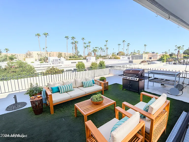 7662 E Minnezona Ave — Photo 7