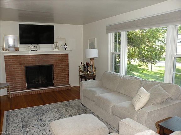 4th image of 674 Oakridge Dr