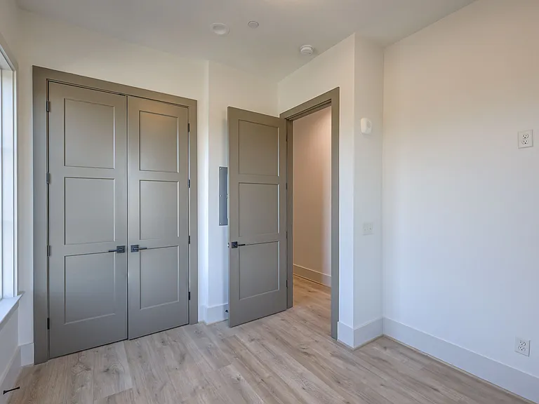 1025 Southwalk Dr — Photo 34