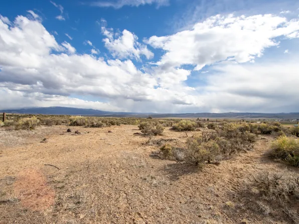 1400 E Highline Rd, Loa, UT 84747