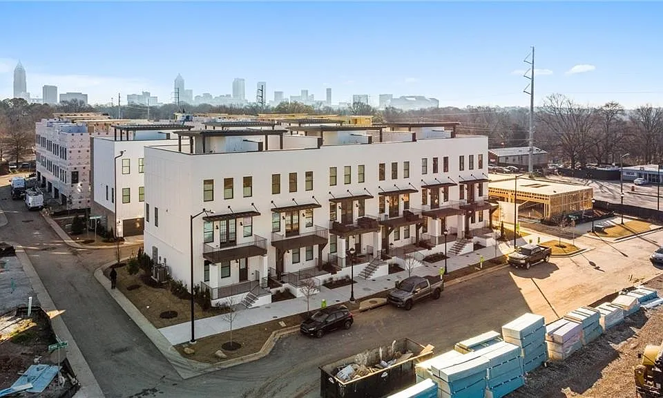 1031 Donald Lee Hollowell Pkwy NW