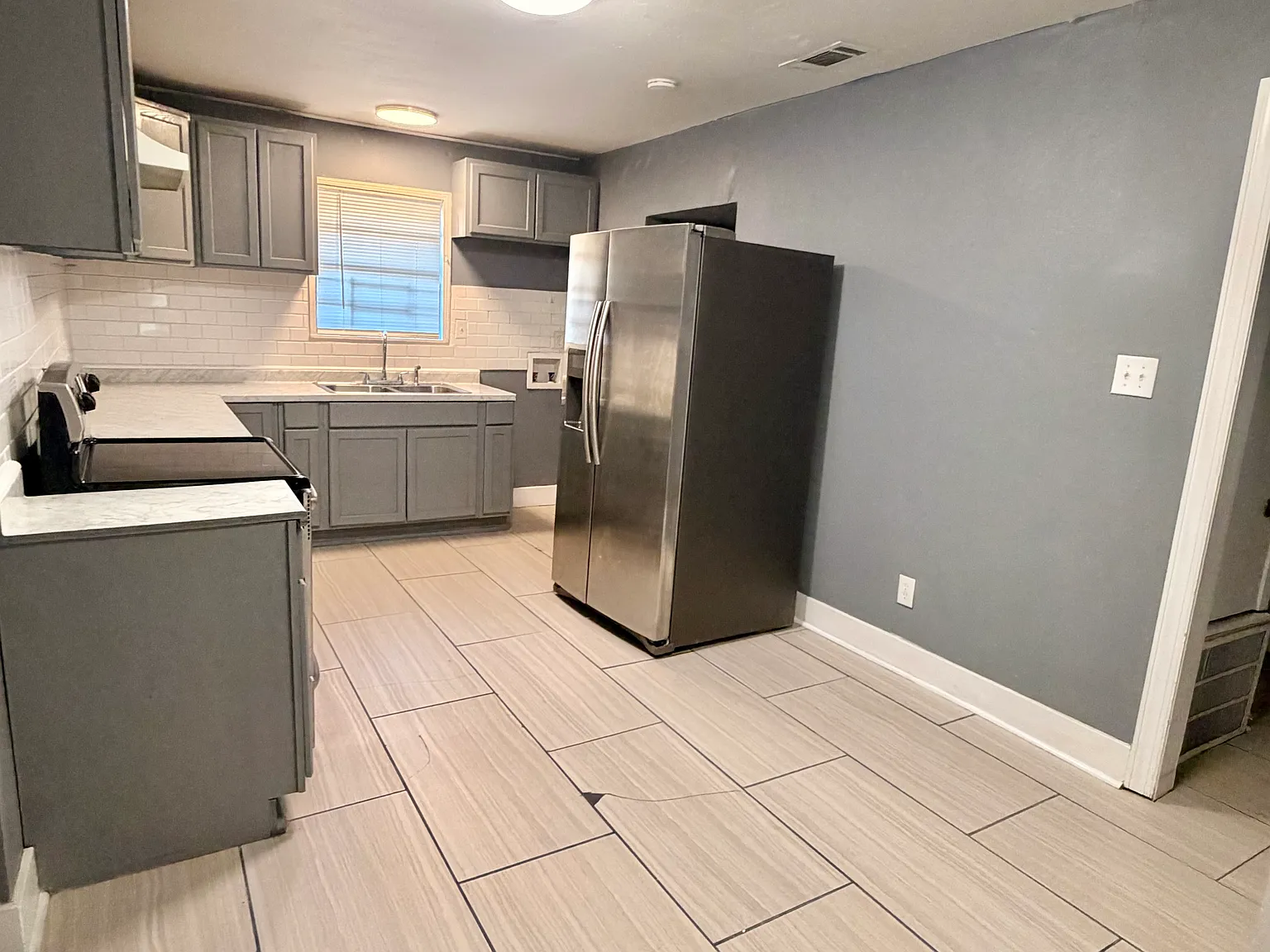 2423 Stonewall St — Photo 4