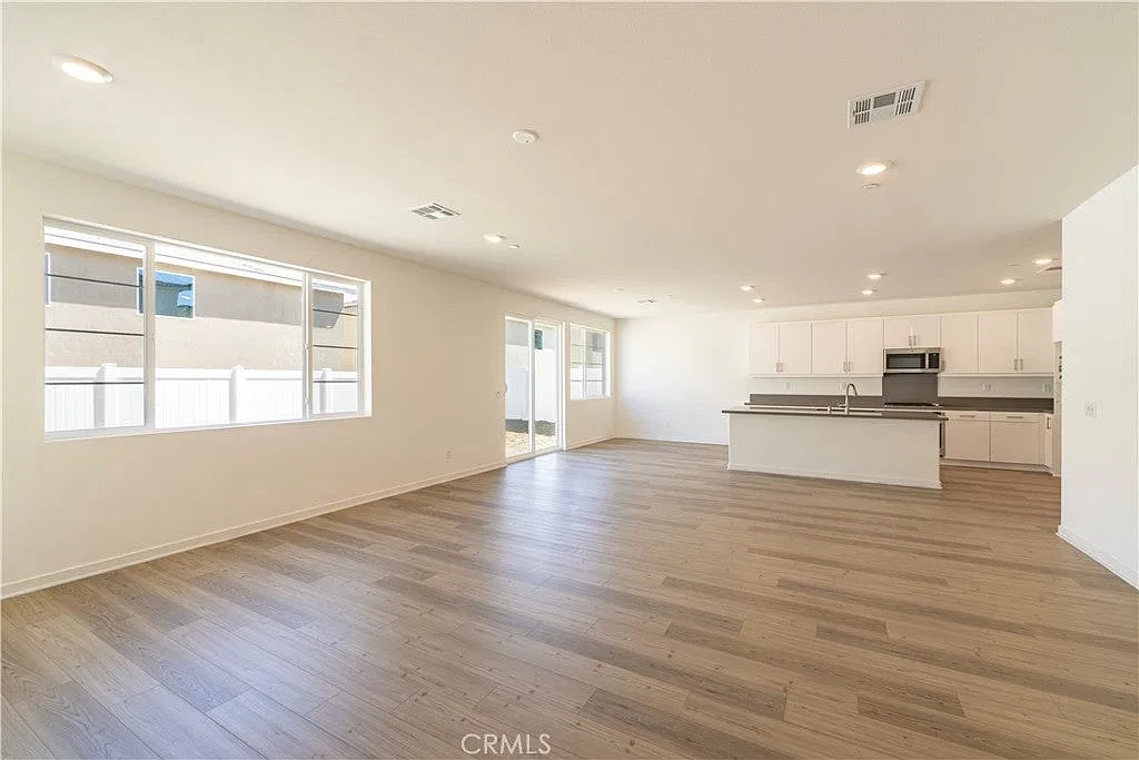 4 bed, 2253 sqft, $3,980 — Photo 1