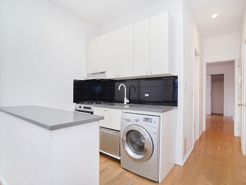 1st image of 410 W 36th St #33RW
