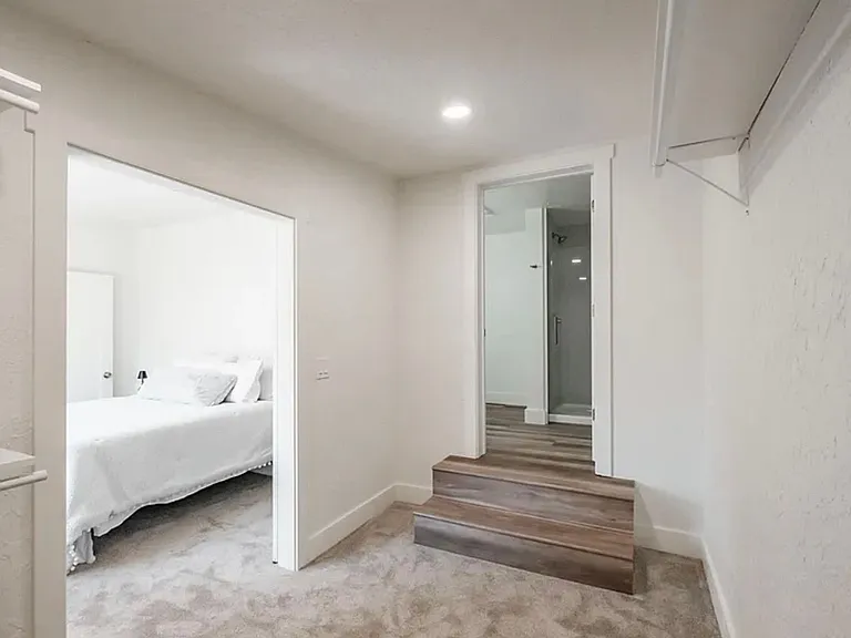 690 W Morton St — Photo 18