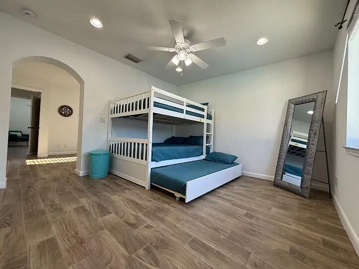 516 E Whitney Dr — Photo 19
