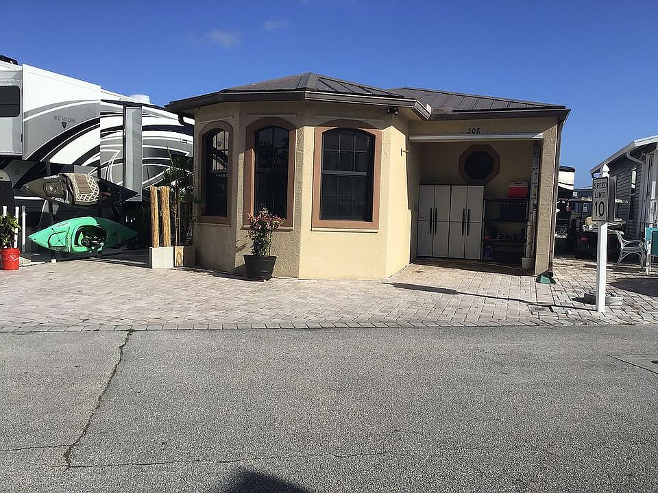 1st image of 208 Nettles Blvd