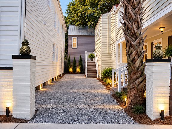 3rd image of 39 Ashe St