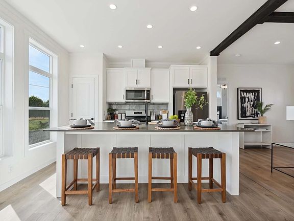5th image of 1405 E Holt Blvd