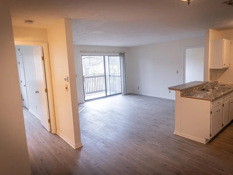 48 Woodland Hills Dr #8 — Photo 3