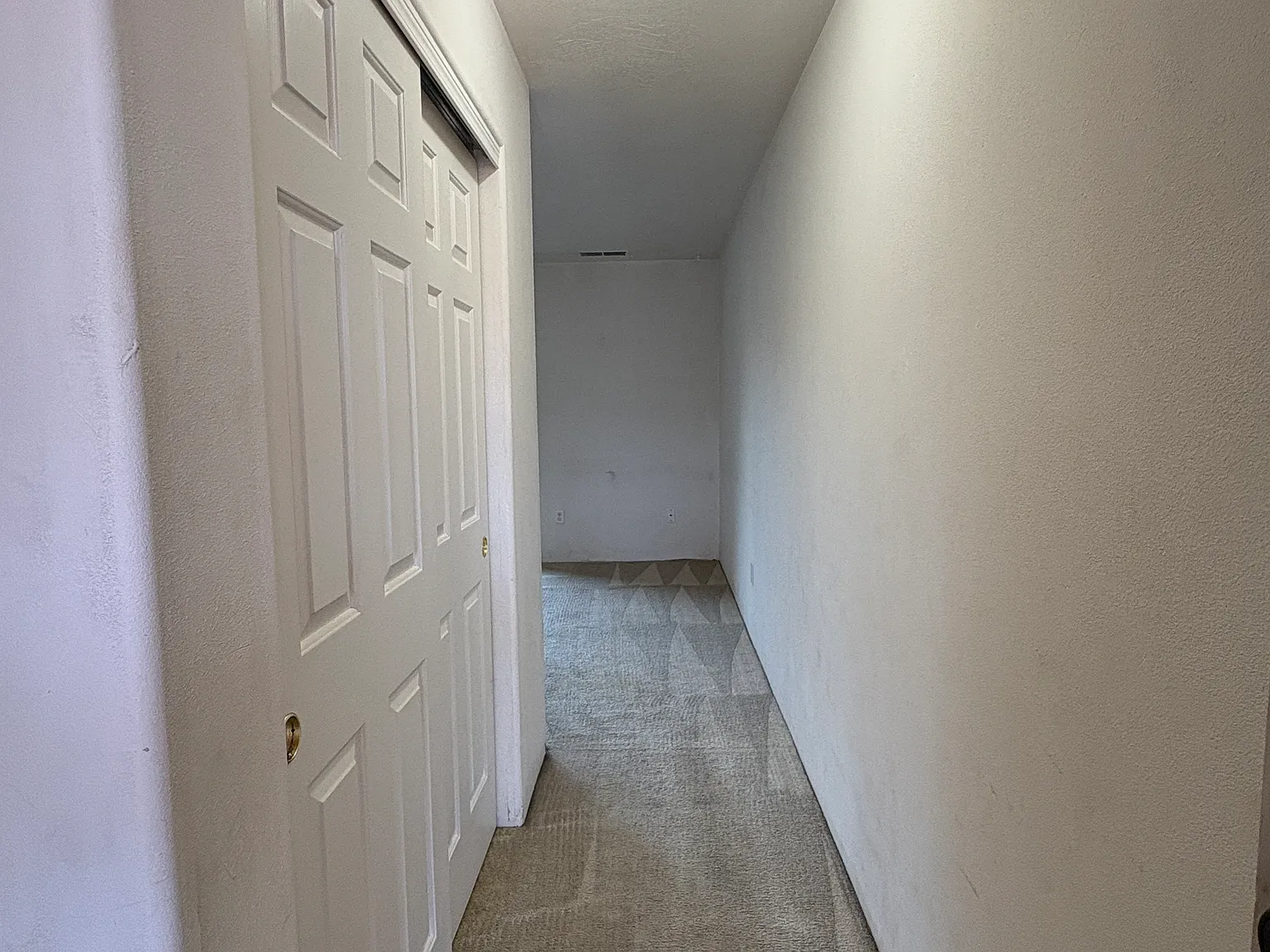 2 bed, 900 sqft, $1,400 — Photo 4