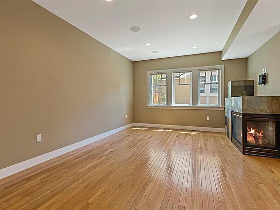 3rd image of 980 S Ogden St