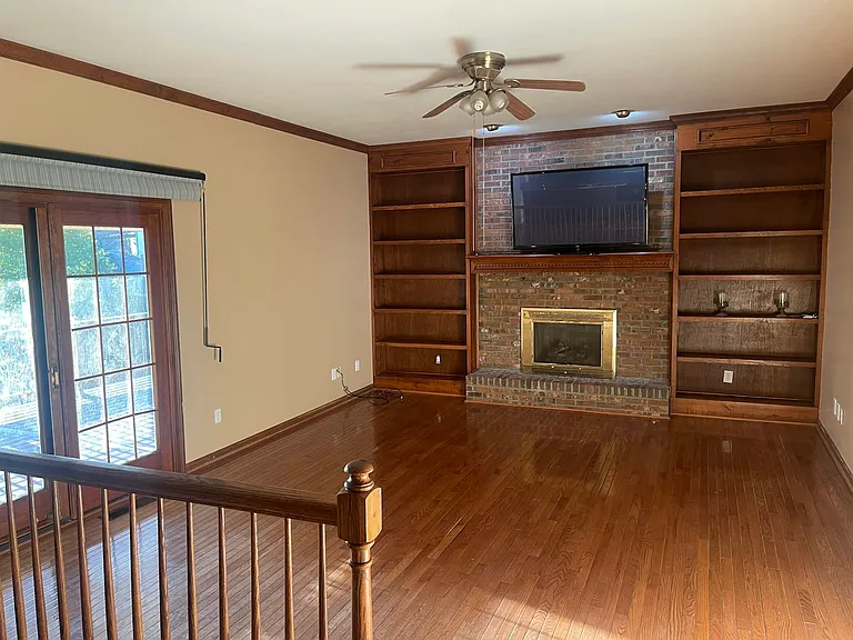 604 Emmett Creek Ln — Photo 18