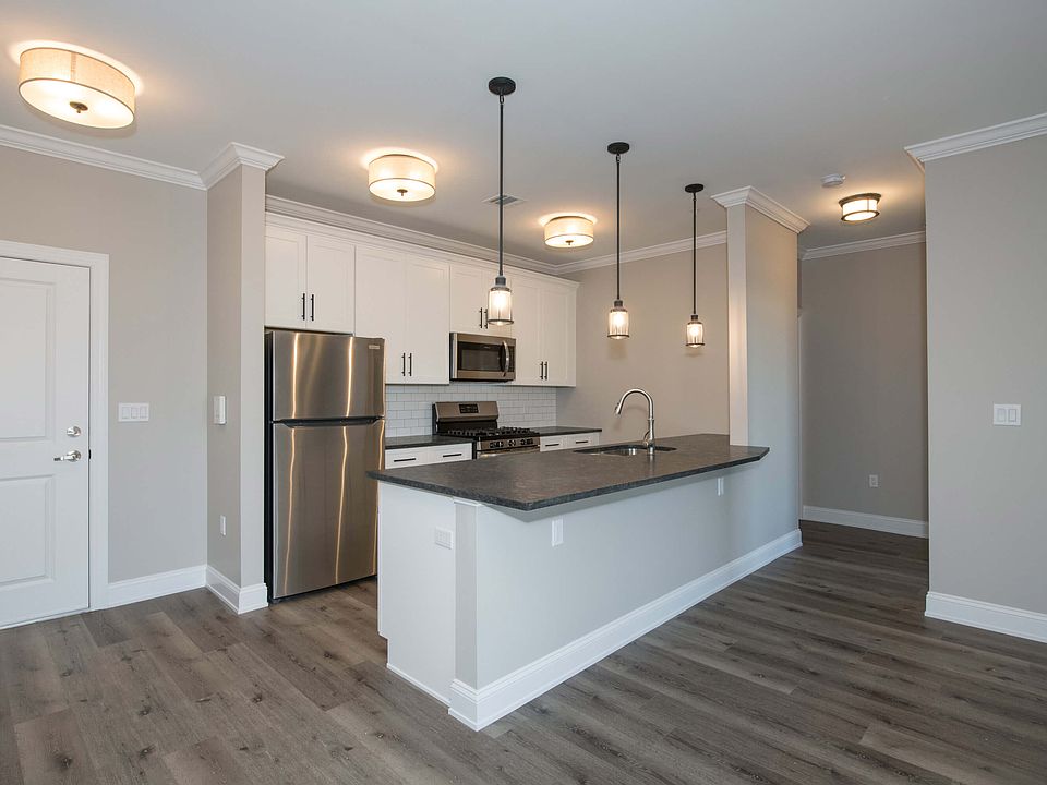 Kitchen with breakfast bar.