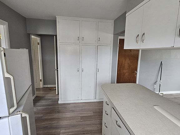 3rd image of 530 28th St APT 4