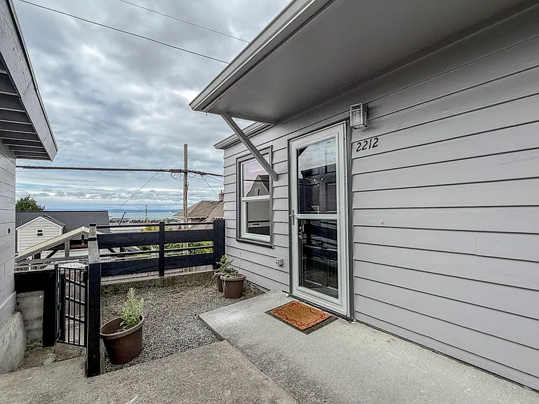 2212 Rucker Ave — Photo 2