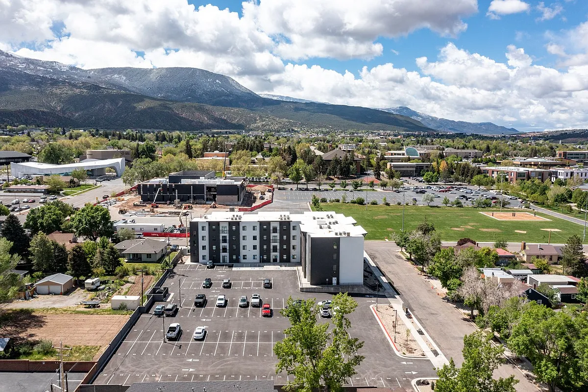 Building Photo - 118 N 400 W