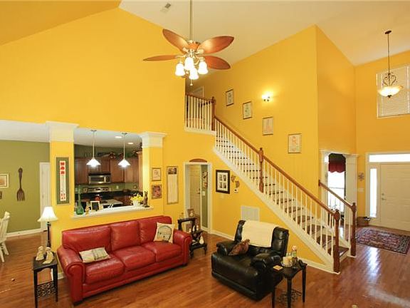 3rd image of 114 Seven Springs Dr