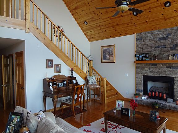 4th image of 10 Grant Dr