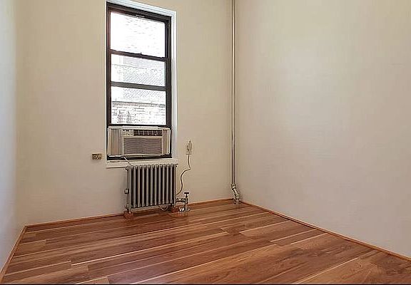 3rd image of 215 Kingsland Ave APT 7