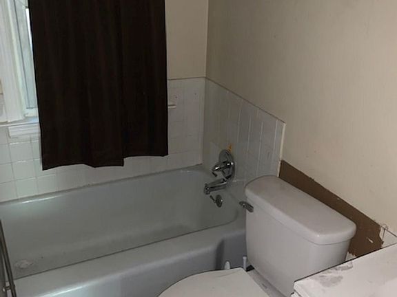 5th image of 813 W Macqueen Ave