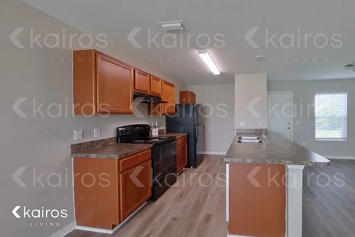 4 bed, 3.0 bath, 1811 sqft, $2,225 — Photo 4