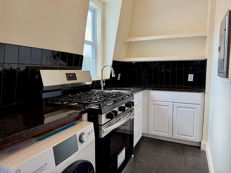 206 Nassau St #3 — Photo 9