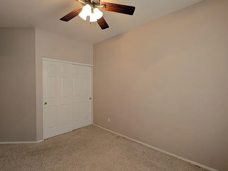 4236 E Oxford Ln — Photo 27