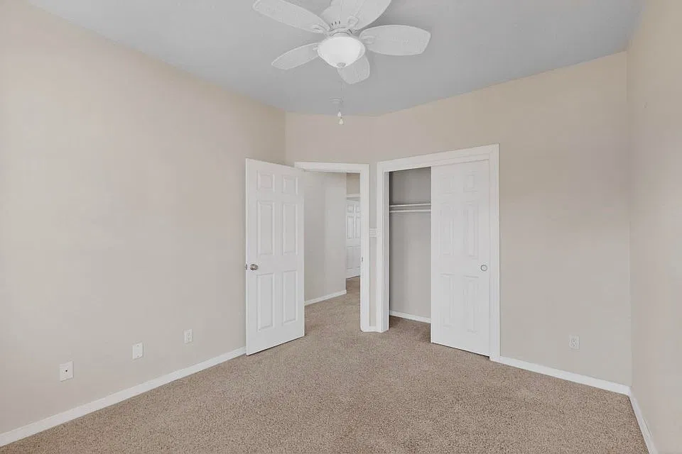 3 bed, 2.5 bath, 1975 sqft, $850 — Photo 2