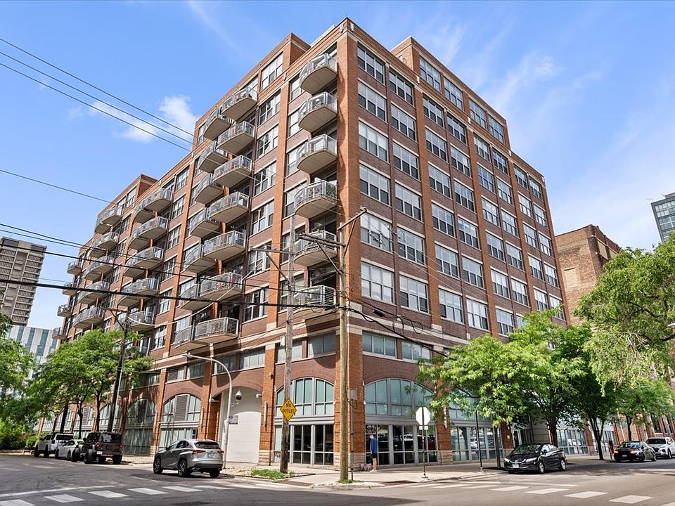 1st image of 933 W Van Buren St APT 702
