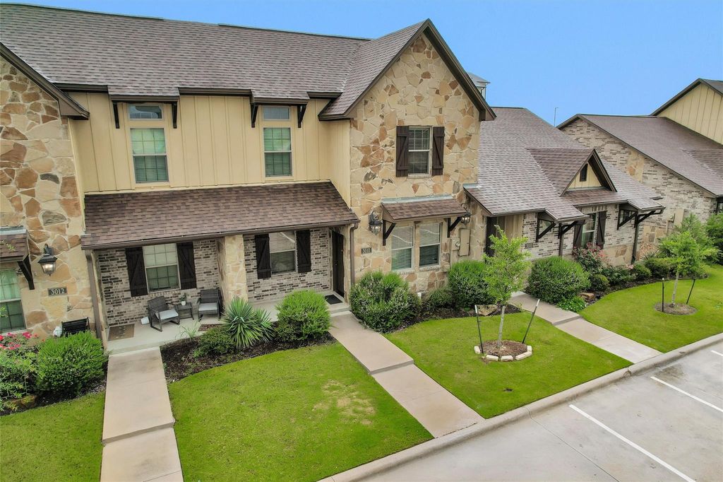 Apartment in College Station - More