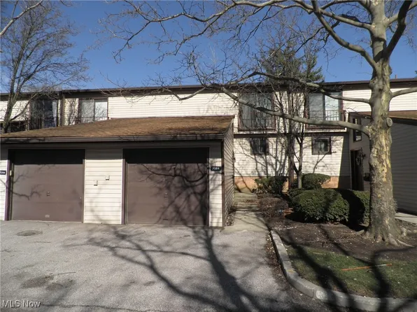 7384 Pine Ridge Ct, Cleveland, OH 44130