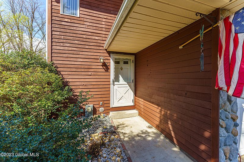 3rd image of 90 Velina Drive