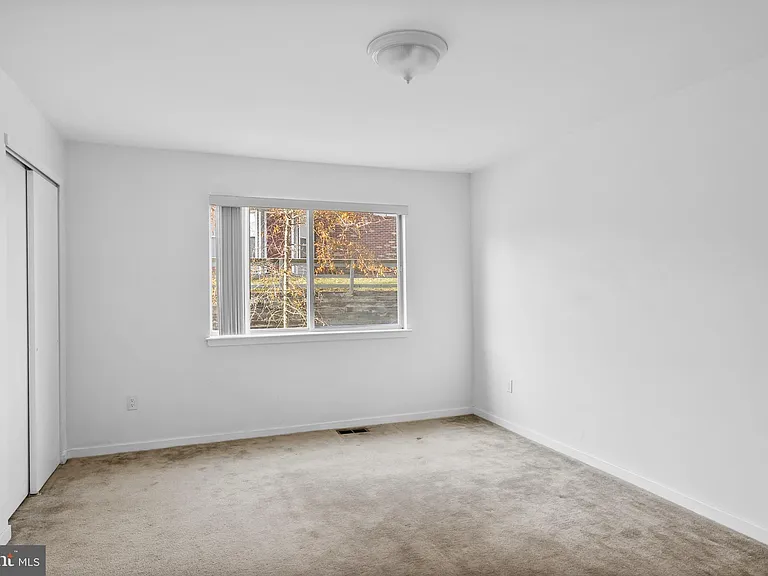 835 Chanticleer — Photo 20