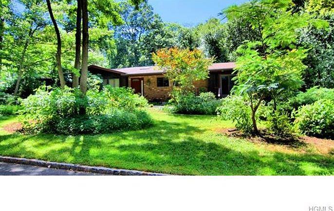 1st image of 10 Melrose Ln