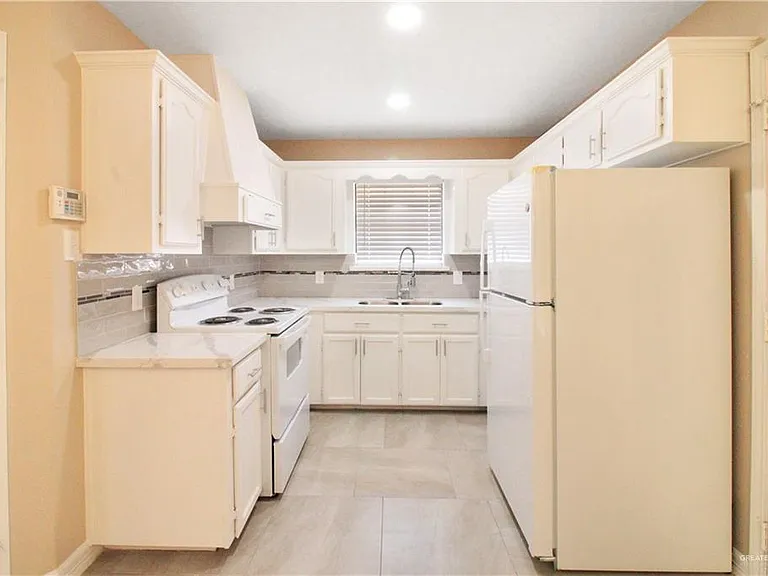 3504 N Champagne Dr — Photo 7