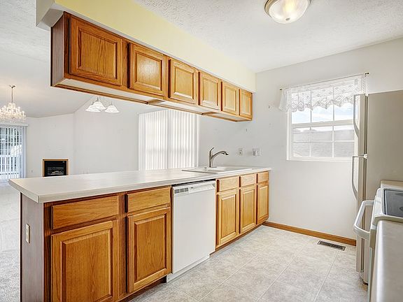 5th image of 2384 Arnold Ave
