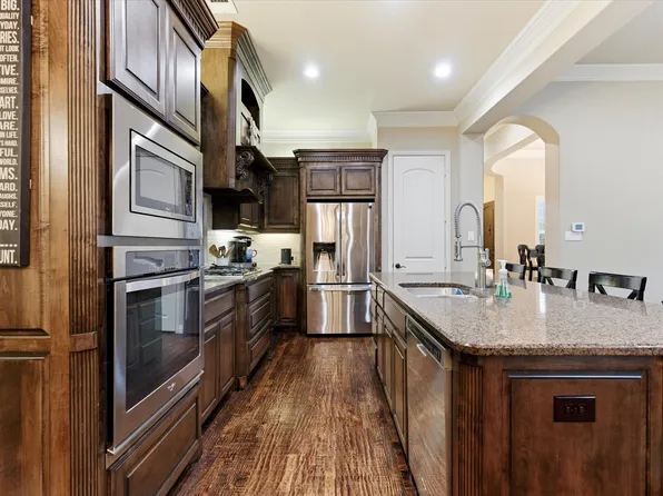 2115 N Hill Dr, Irving, TX 75038