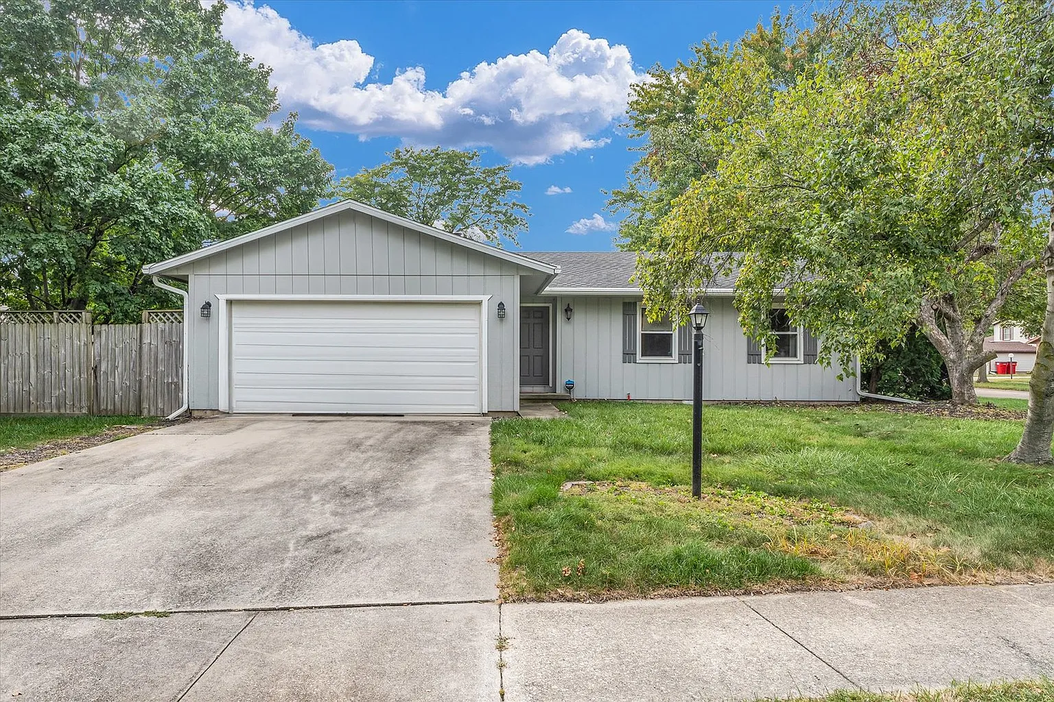 2309 Sumac Ct S photo 1