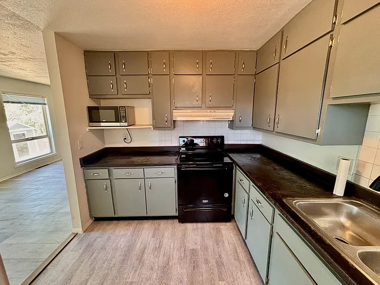 3824 Manchester St — Photo 11
