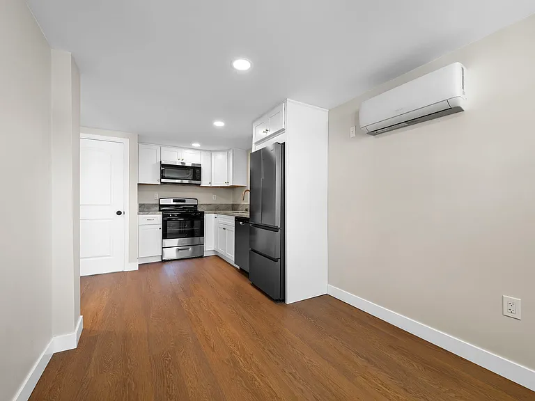 3020 E 3rd St #15 — Photo 17