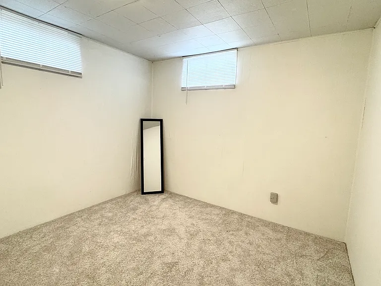 704 W Jackson St — Photo 5