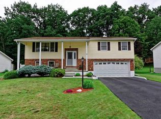 29 Petalas Dr, East Greenbush, NY 12061