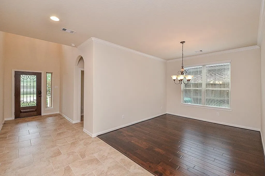 4 bed, 3.0 bath, 2765 sqft, $2,800 — Photo 4
